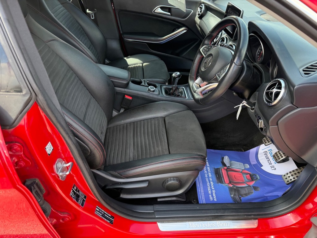 Mercedes-Benz CLA Class Saloon 1.3 Cla180 Amg Line - Heated Leatherna White #19
