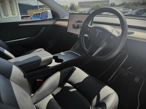 Tesla Model Y Dual Motor Long NL22RUV White #2