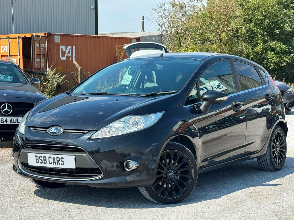 Ford Fiesta 1.6 Metal Hatchback 139 G Km 13 White #3