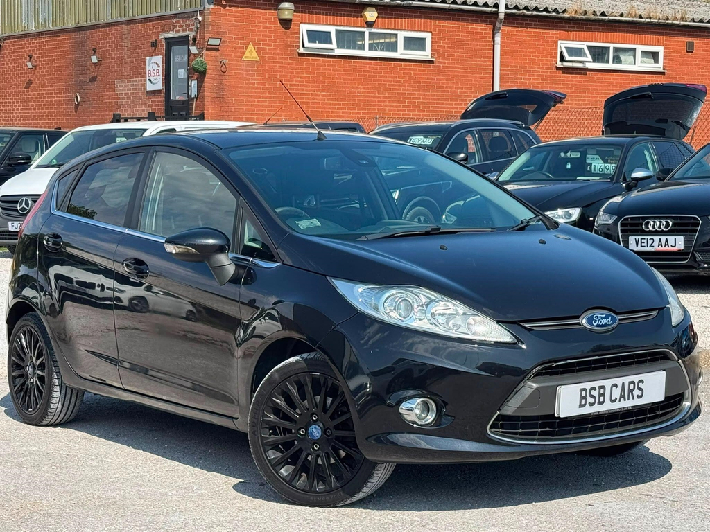Ford Fiesta 1.6 Metal Hatchback 139 G Km 13 White #1