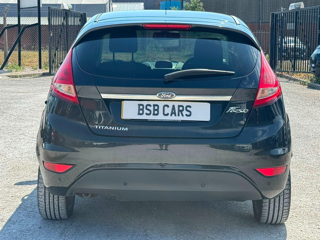 Ford Fiesta 1.6 Metal Hatchback 139 G Km 13 White #6