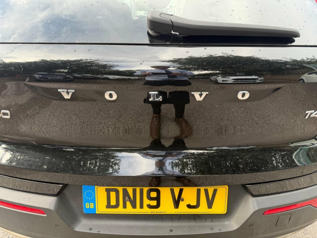 Volvo XC40 T3 R-design Pro 163 Big Spec Finance From 8. Blue #39