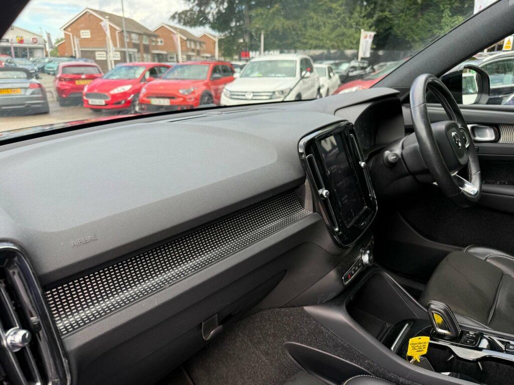 Volvo XC40 T3 R-design Pro 163 Big Spec Finance From 8. Blue #32