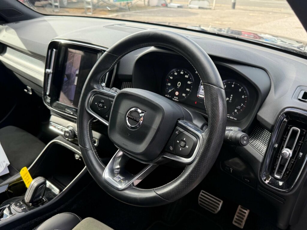 Volvo XC40 T3 R-design Pro 163 Big Spec Finance From 8. Blue #22