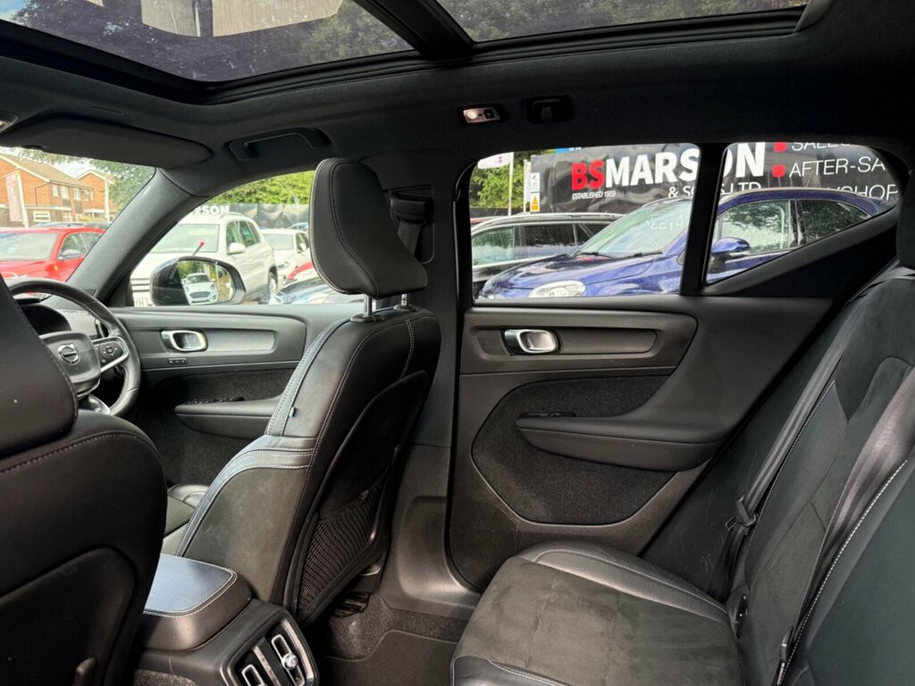 Volvo XC40 T3 R-design Pro 163 Big Spec Finance From 8. Blue #33