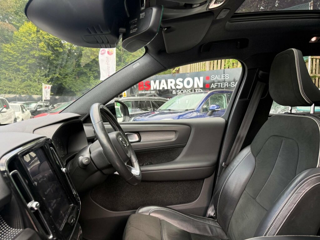 Volvo XC40 T3 R-design Pro 163 Big Spec Finance From 8. Blue #37