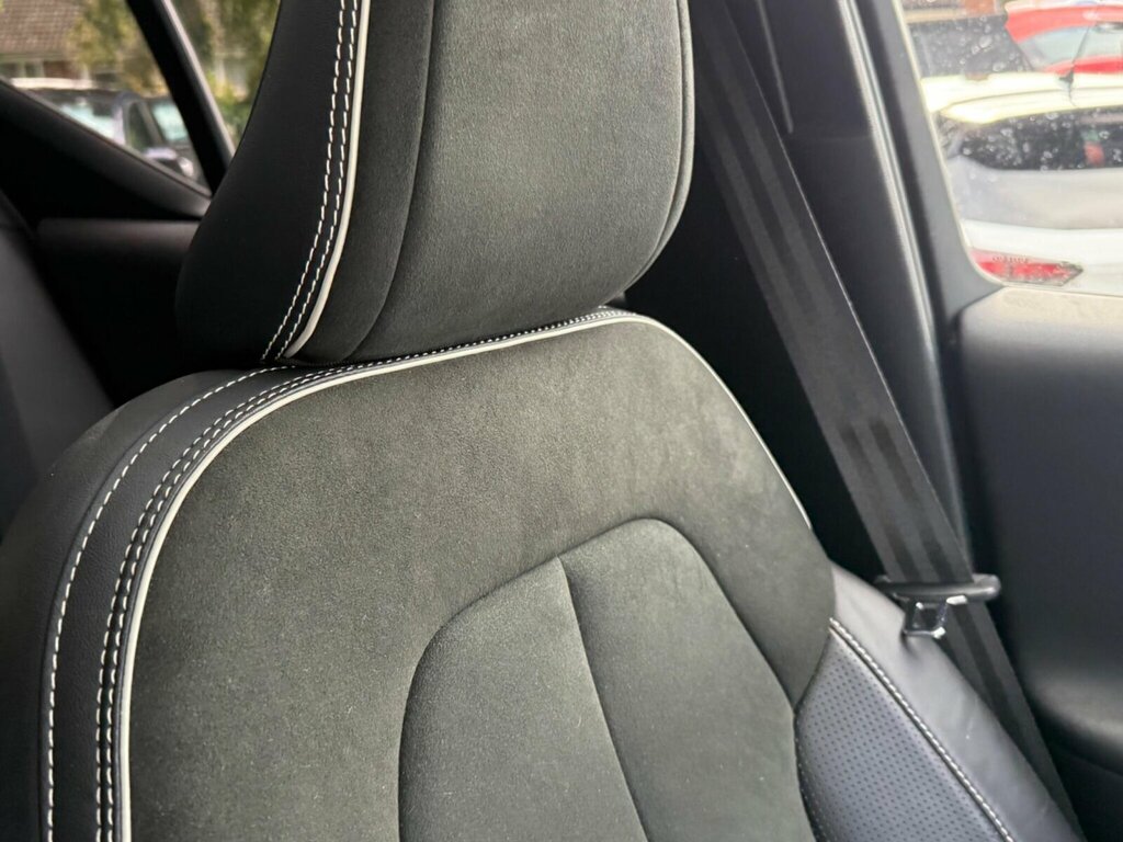 Volvo XC40 T3 R-design Pro 163 Big Spec Finance From 8. Blue #31