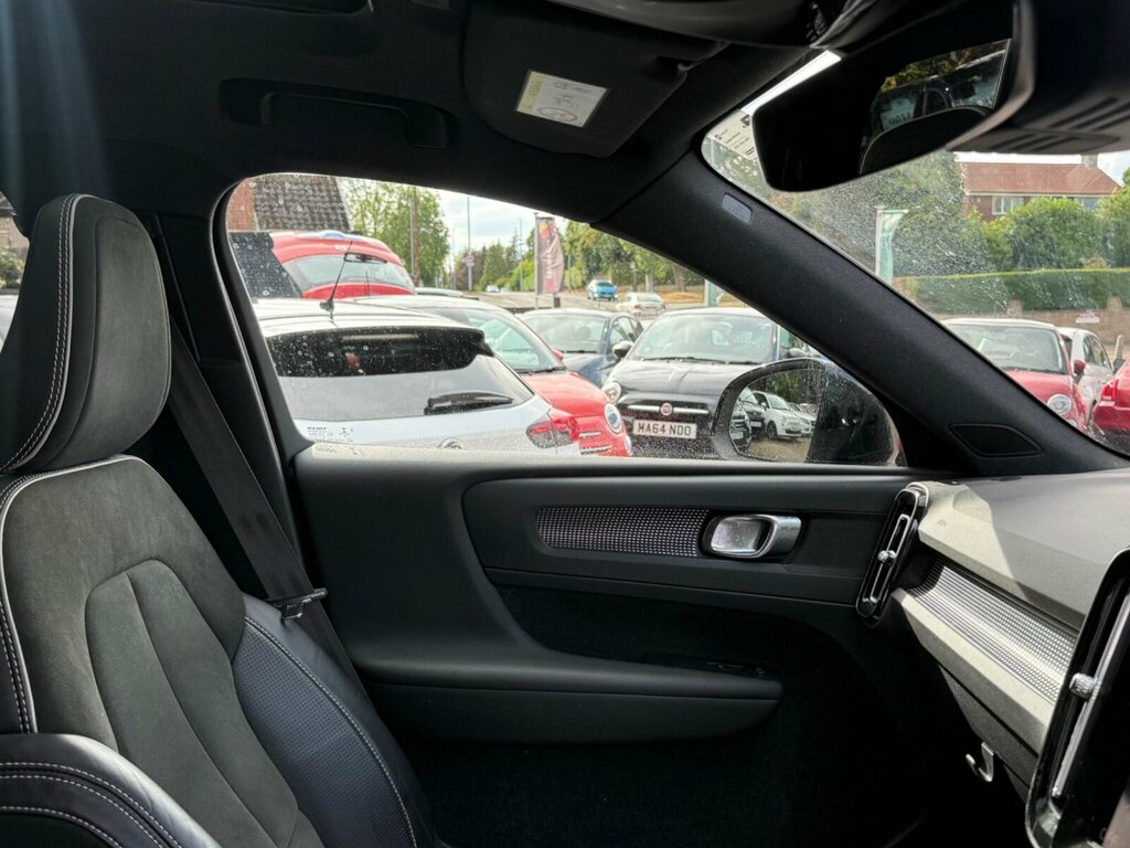 Volvo XC40 T3 R-design Pro 163 Big Spec Finance From 8. Blue #21
