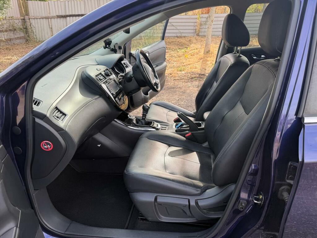 Nissan Pulsar 1.6 Dig-t Tekna Euro Red #40