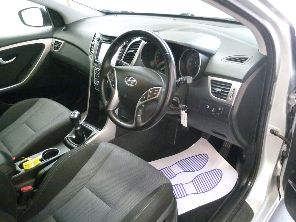 Hyundai I30 1.6 Crdi Blue Drive Premium Dct Black #14