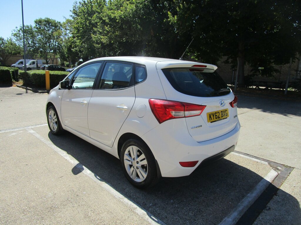 Hyundai Ix20 1.4 Active Hatchback Euro 5 Ss White #2