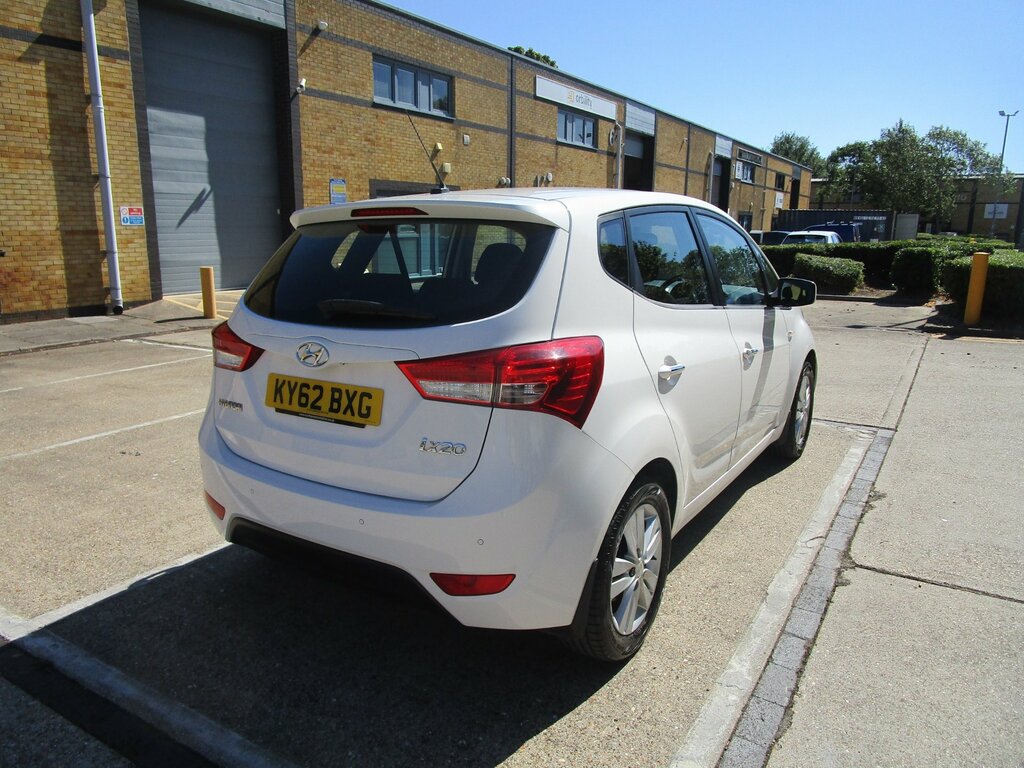 Hyundai Ix20 1.4 Active Hatchback Euro 5 Ss White #4