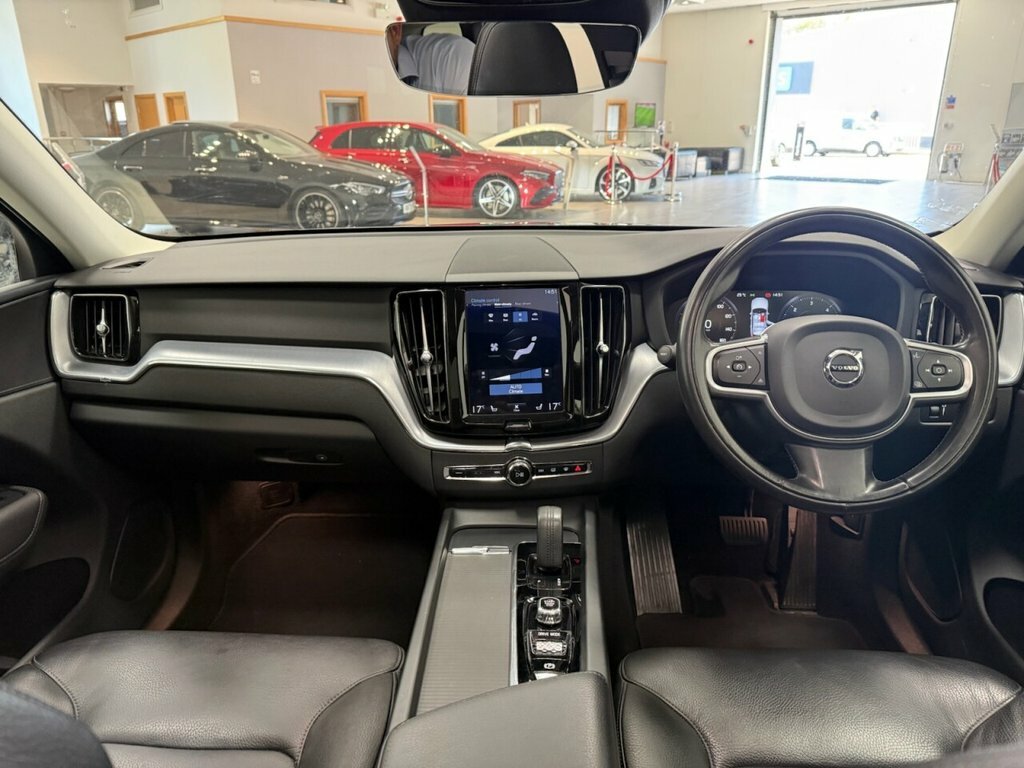 Volvo XC60 2L Momentum Pro RE69OPO Grey #3