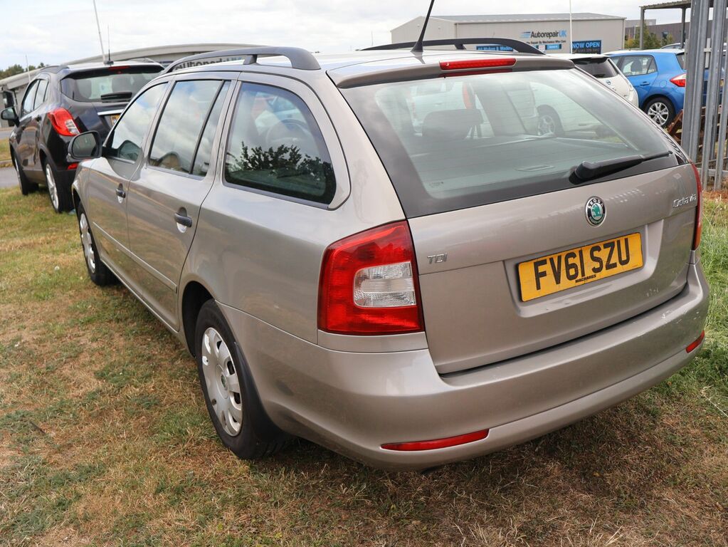 Skoda Octavia 2011 1.6 Tdi S Estate Euro 5 10 Beige #6