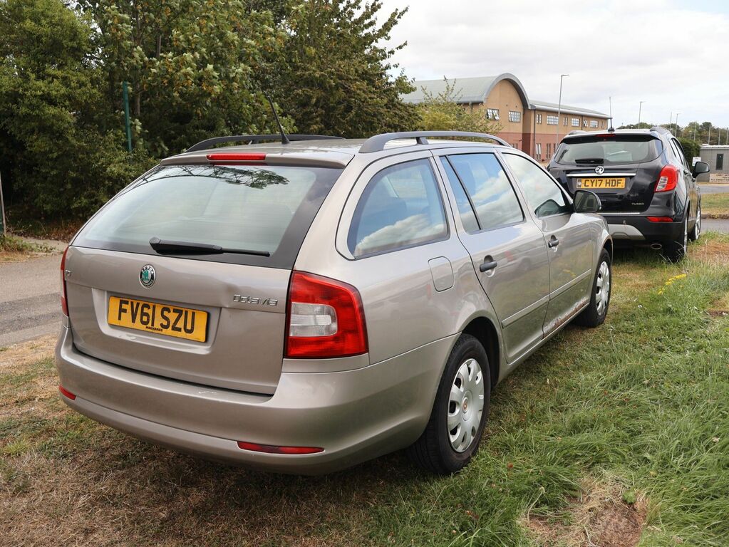 Skoda Octavia 2011 1.6 Tdi S Estate Euro 5 10 Beige #4