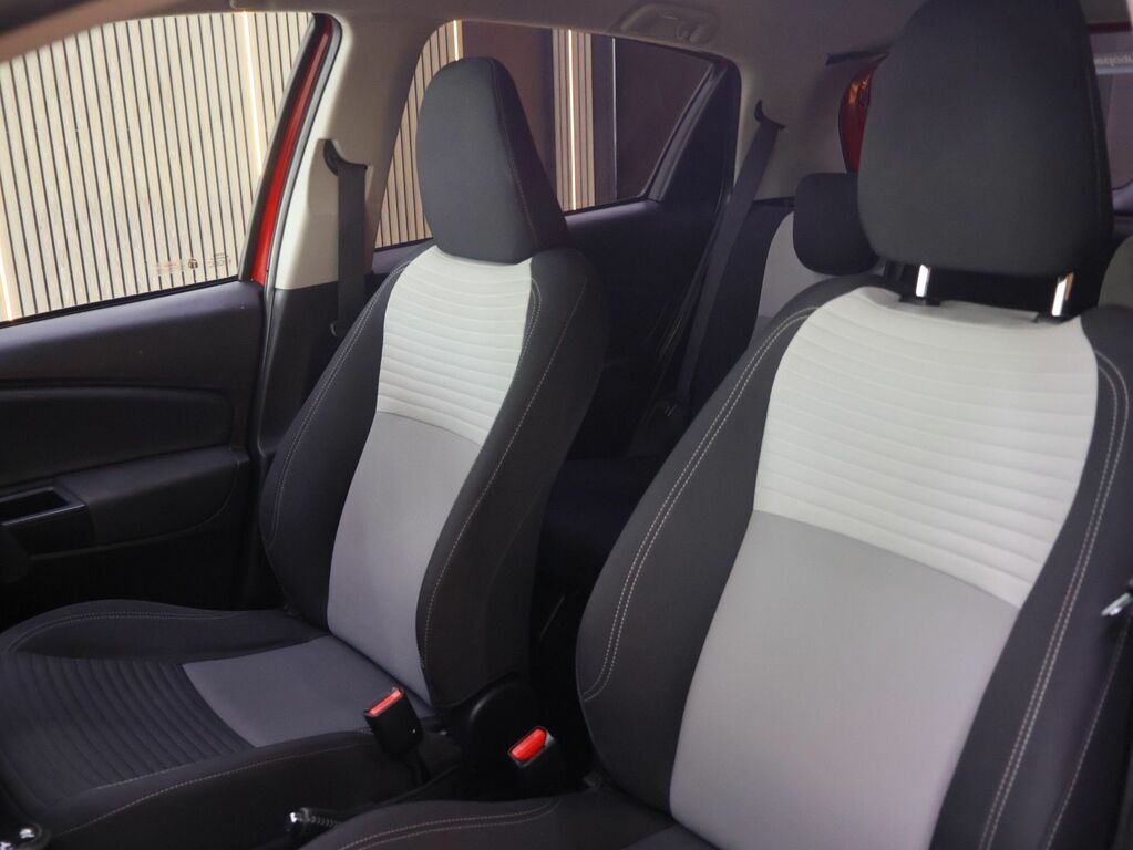 Toyota Yaris 1.0L Vvt-i Icon Tss 69 Bhp White #16