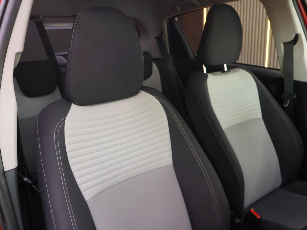 Toyota Yaris 1.0L Vvt-i Icon Tss 69 Bhp White #19