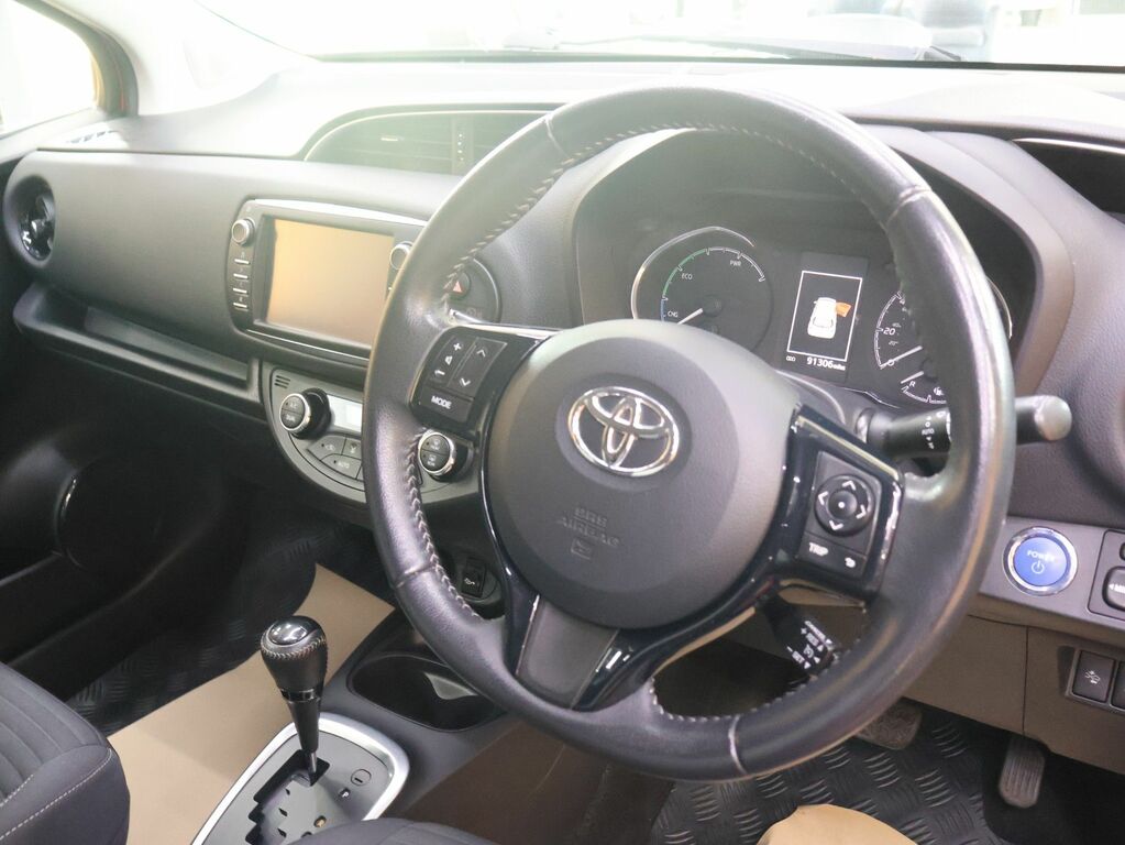 Toyota Yaris 1.0L Vvt-i Icon Tss 69 Bhp White #21