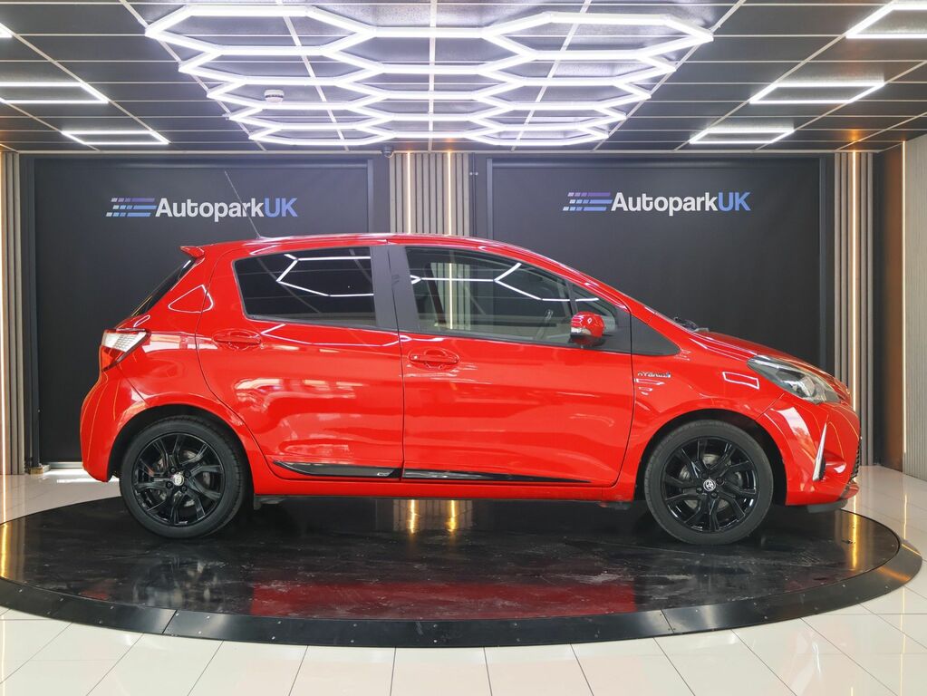 Toyota Yaris 2017 1.5 Vvt-h Design Hatchback Hybrid Red #2