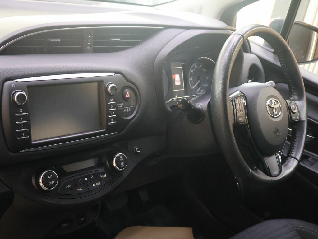Toyota Yaris 1.0L Vvt-i Icon Tss 69 Bhp White #18