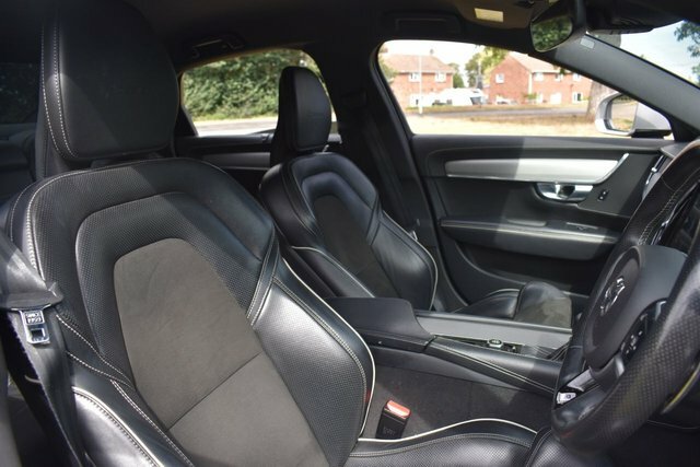 Volvo S90 D4 Momentum Xenium, Winter Family Packs White #28