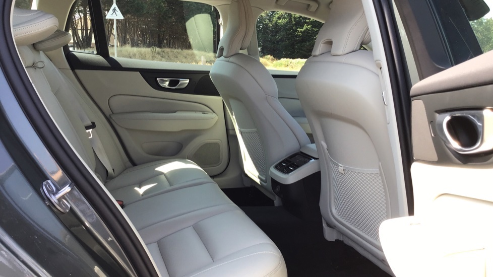 Volvo V60 B4 Plus Dark Mhev Blond Leather Employees Car #6