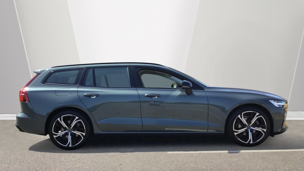 Volvo V60 B4 Plus Dark Mhev Blond Leather Employees Car #3