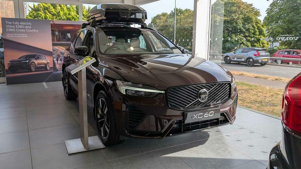 Volvo XC60 T6 350 Awd Plus Dark Phev As New Delivery Mileage Red
