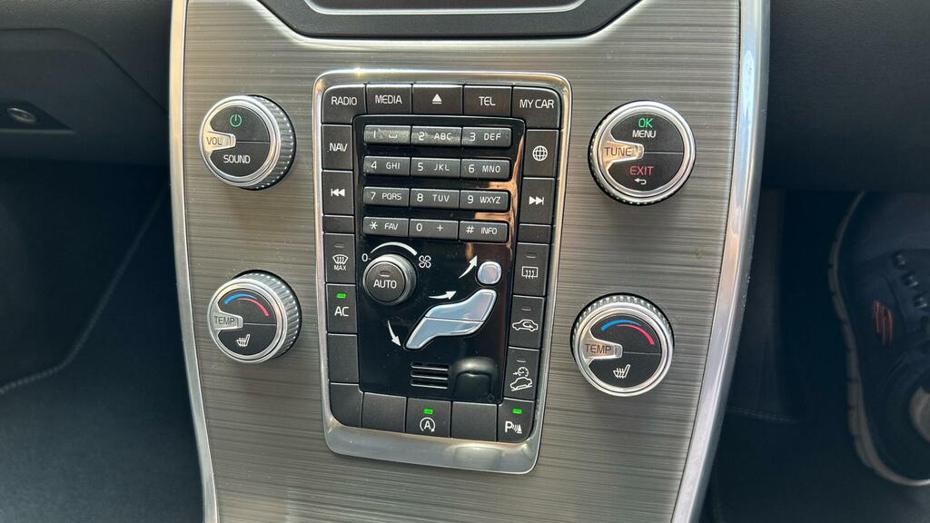 Volvo XC70 2.4 D4 Se Lux Geartronic Awd Gold #45