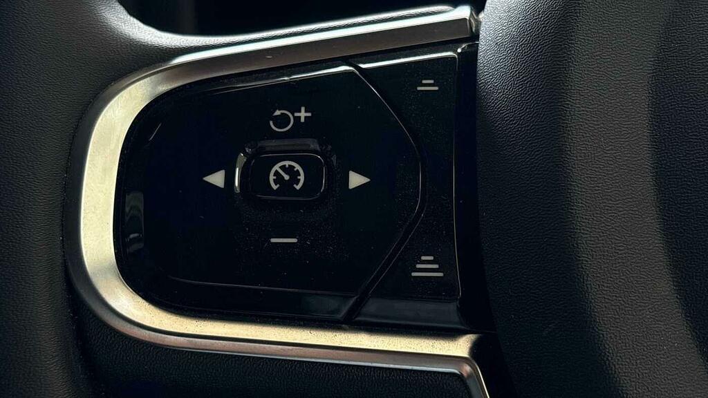 Volvo V60 B4 Plus, Mild Hybrid, Darkheated Seats, S Black #30