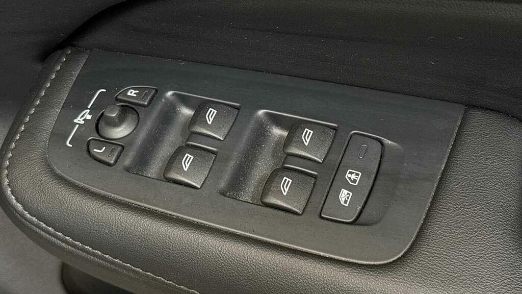 Volvo V60 B4 Plus, Mild Hybrid, Darkheated Seats, S Black #24
