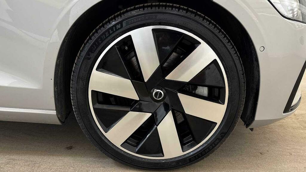 Volvo V60 B4 Plus, Mild Hybrid, Darkheated Seats, S Black #19
