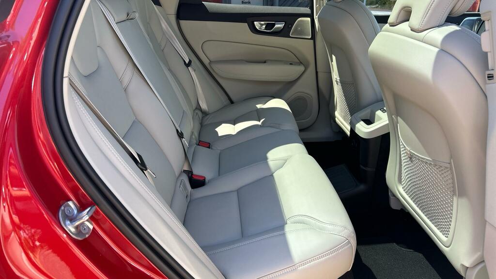 Volvo XC60 2.0H T8 Recharge 18.8Kwh Ultimate Bright Suv P Red #6