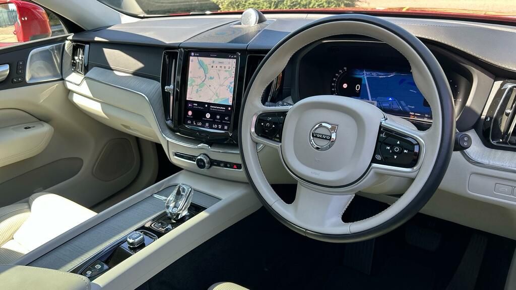 Volvo XC60 2.0H T8 Recharge 18.8Kwh Ultimate Bright Suv P Red #4