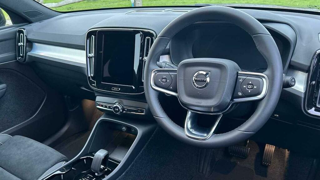 Volvo XC40 B3 Plus Black Edition Employees Car Low Road Tax Blue #4