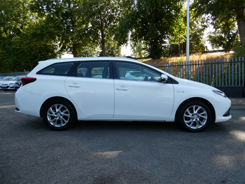 Toyota Auris 1.8 Vvt-i Icon Hybrid Touring KV65RVN #3