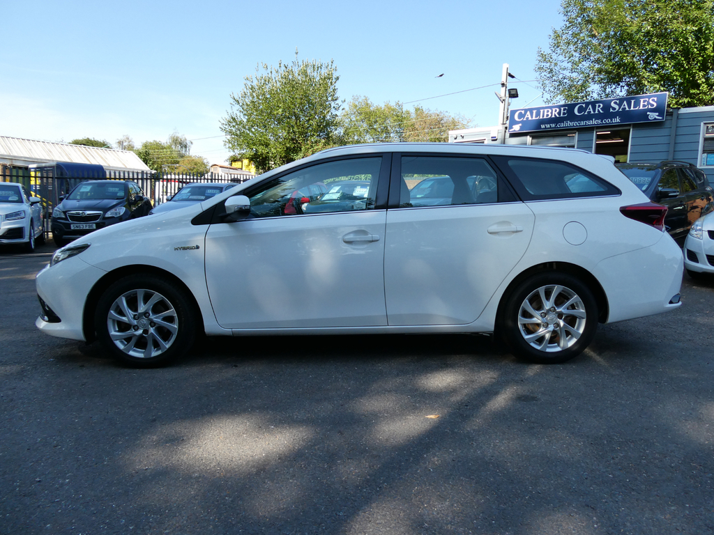 Toyota Auris 1.8 Vvt-i Icon Hybrid Touring KV65RVN #4