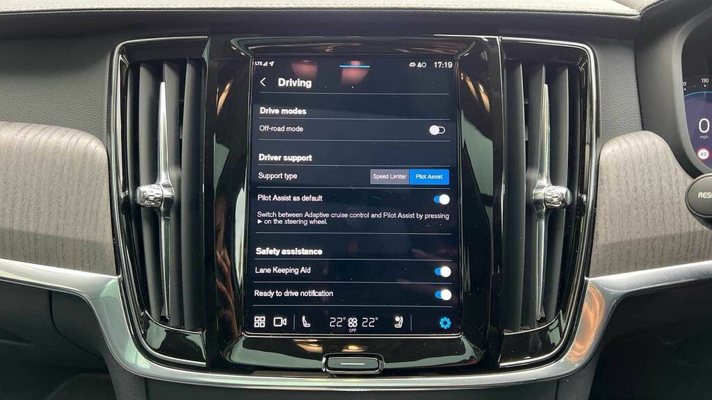 Volvo V90 Cross Country 2L Null Black #42