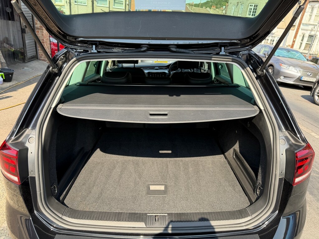 Volkswagen Passat 2023 1.4 Tsi 13Kwh Gte Estate Plug-in H Black #27