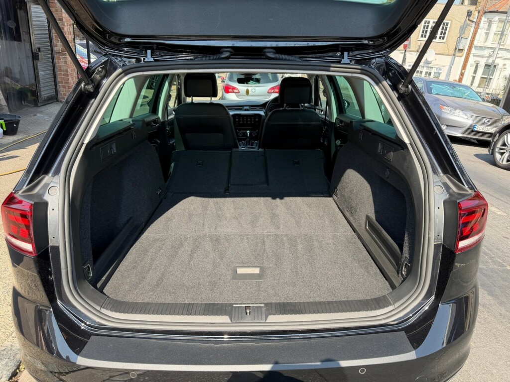 Volkswagen Passat 2023 1.4 Tsi 13Kwh Gte Estate Plug-in H Black #28