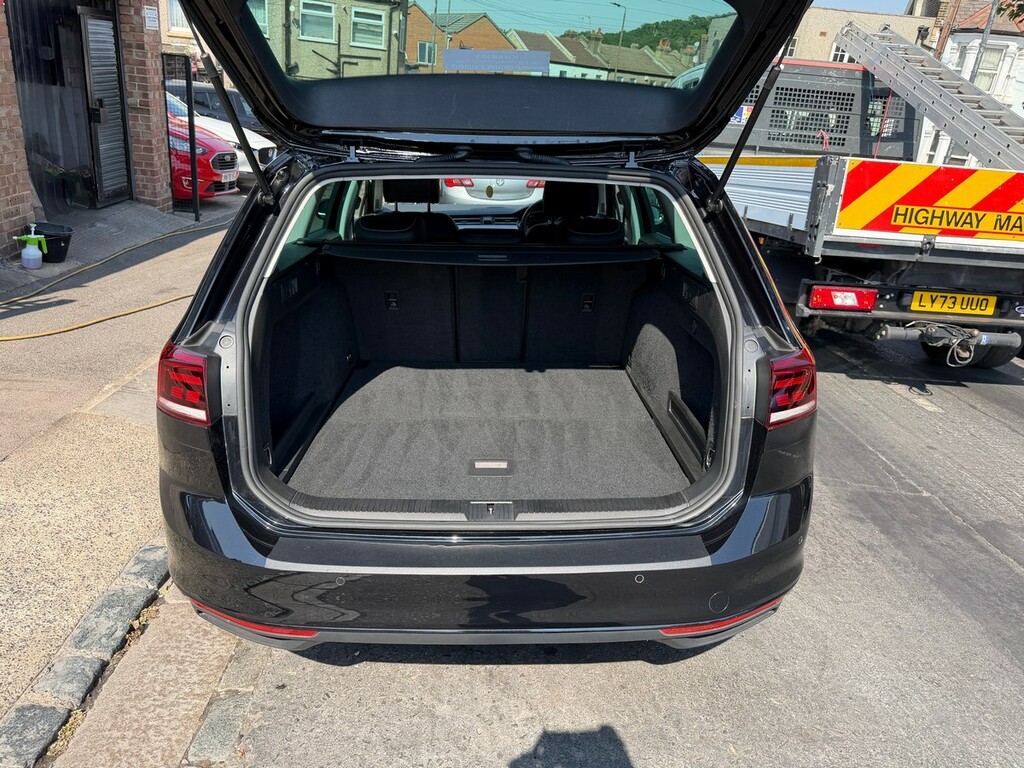 Volkswagen Passat 2023 1.4 Tsi 13Kwh Gte Estate Plug-in H Black #24