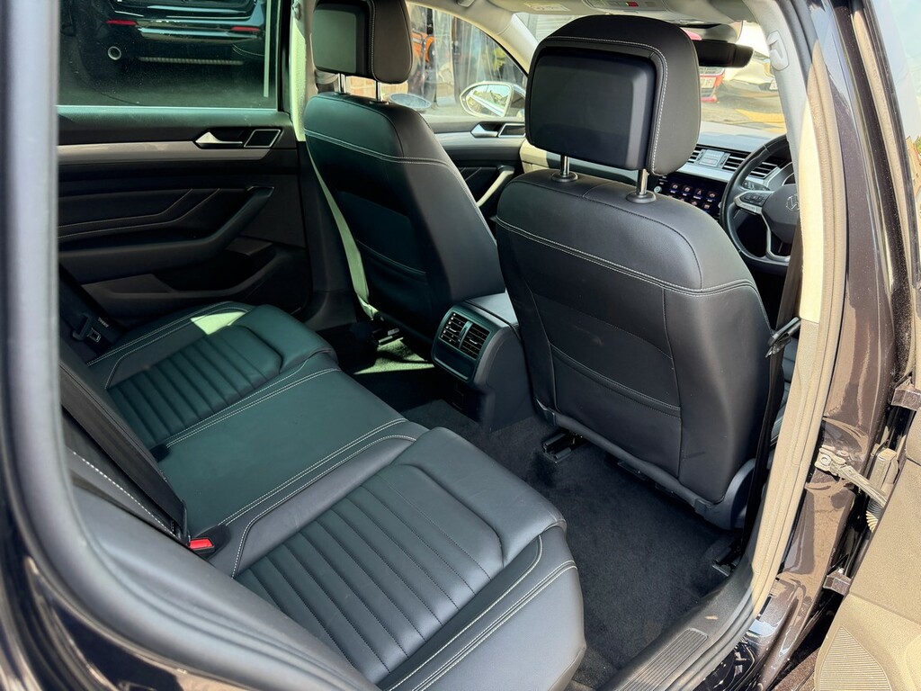Volkswagen Passat 2023 1.4 Tsi 13Kwh Gte Estate Plug-in H Black #30