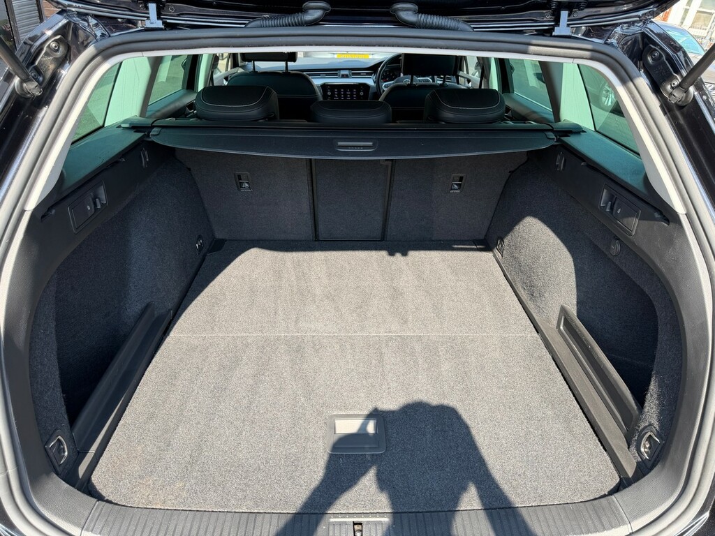Volkswagen Passat 2023 1.4 Tsi 13Kwh Gte Estate Plug-in H Black #25