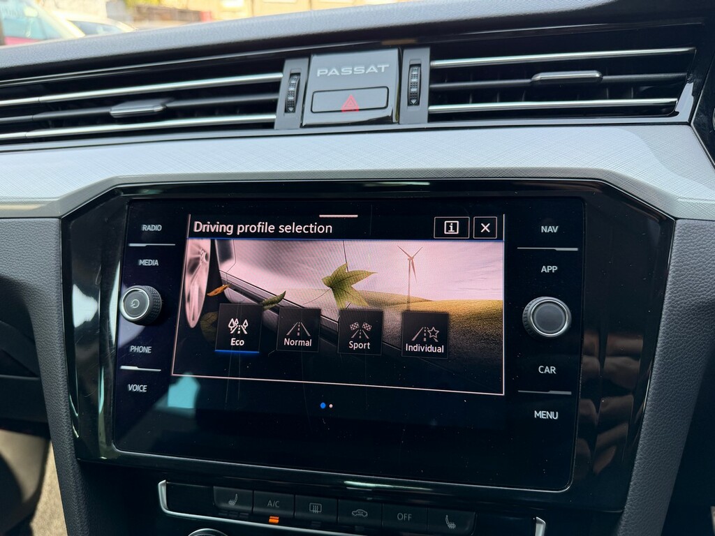 Volkswagen Passat 2023 1.4 Tsi 13Kwh Gte Estate Plug-in H Black #49