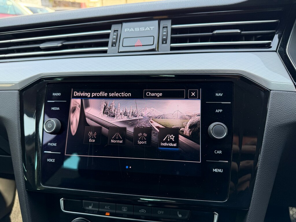 Volkswagen Passat 2023 1.4 Tsi 13Kwh Gte Estate Plug-in H Black #52