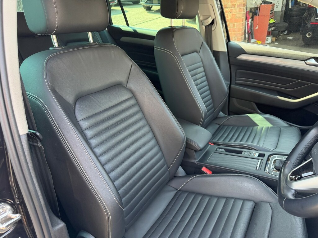 Volkswagen Passat 2023 1.4 Tsi 13Kwh Gte Estate Plug-in H Black #39