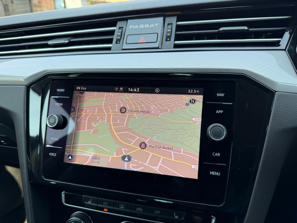 Volkswagen Passat 2023 1.4 Tsi 13Kwh Gte Estate Plug-in H Black #46