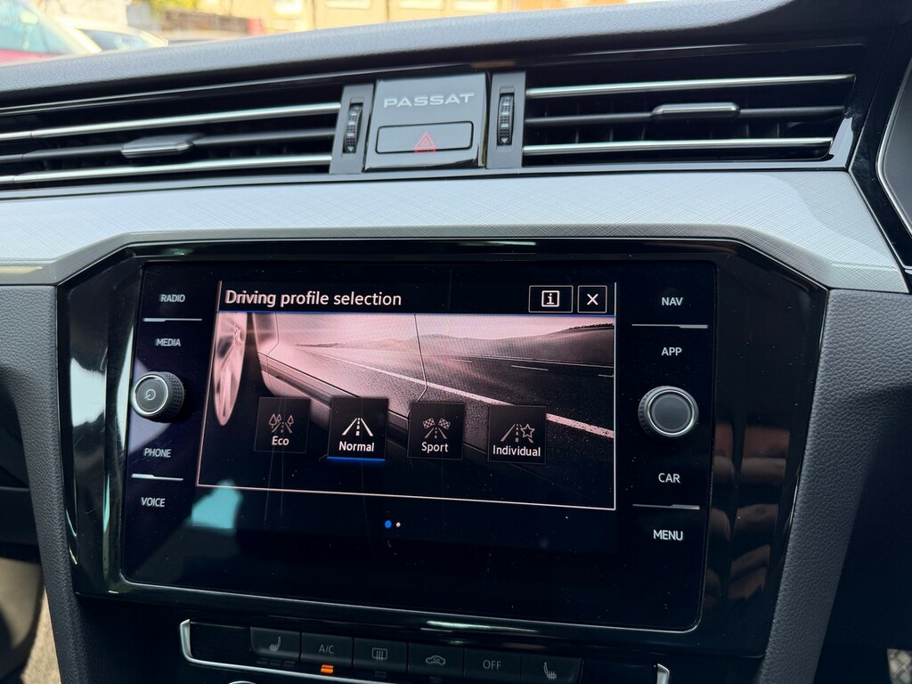 Volkswagen Passat 2023 1.4 Tsi 13Kwh Gte Estate Plug-in H Black #50