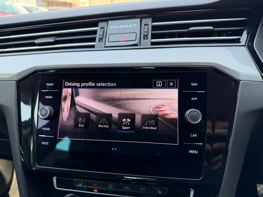 Volkswagen Passat 2023 1.4 Tsi 13Kwh Gte Estate Plug-in H Black #51