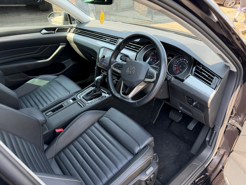 Volkswagen Passat 2023 1.4 Tsi 13Kwh Gte Estate Plug-in H Black #37